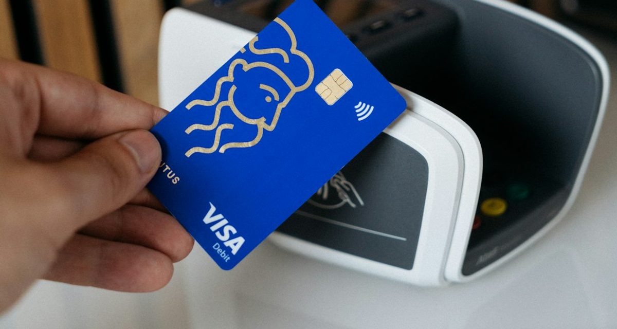 Студентка из Нижнекамска продала банковскую карту за 5 тысяч рублей и стала фигуранткой дела о дропперстве