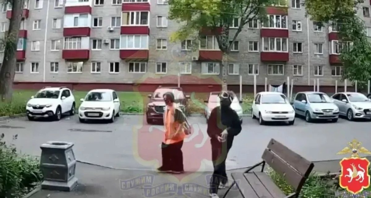 Подростки в масках срезали замок с подвала и распылили газ на замечание в Нижнекамске