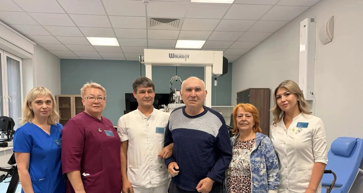 В Альметьевске 69-летний мужчина после инсульта заново учится ходить на современном комплексе