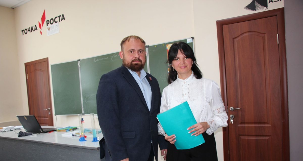 Учитель из Оренбургской области проводит для детей живые опыты по физике после переезда в Татарстан